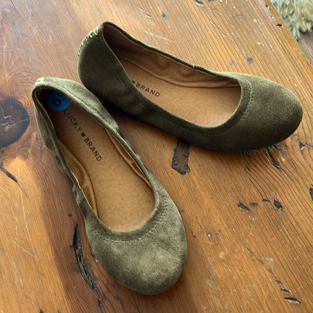 Lucky Brand slip-on Ballet Flats in olive, size 6 1/2